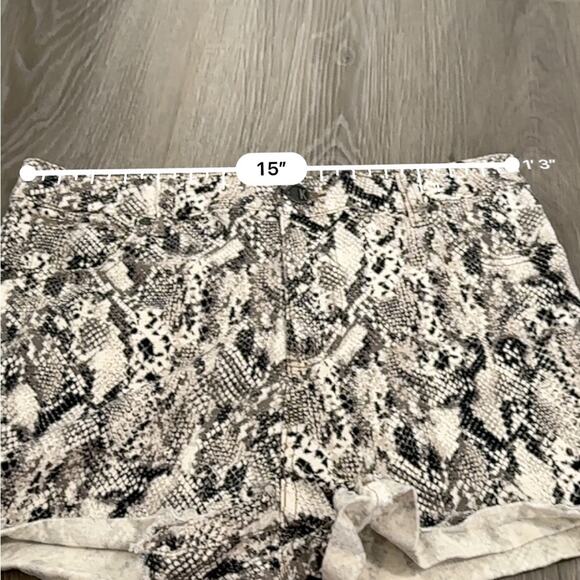 Kut From The Kloth‎ Gidget Snake Print High Rise Fray Hem Shorts Size 8 - Picture 7 of 9